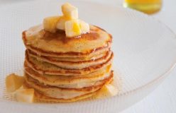Cinnamon yoghurt pancakes with maple syrup and banana